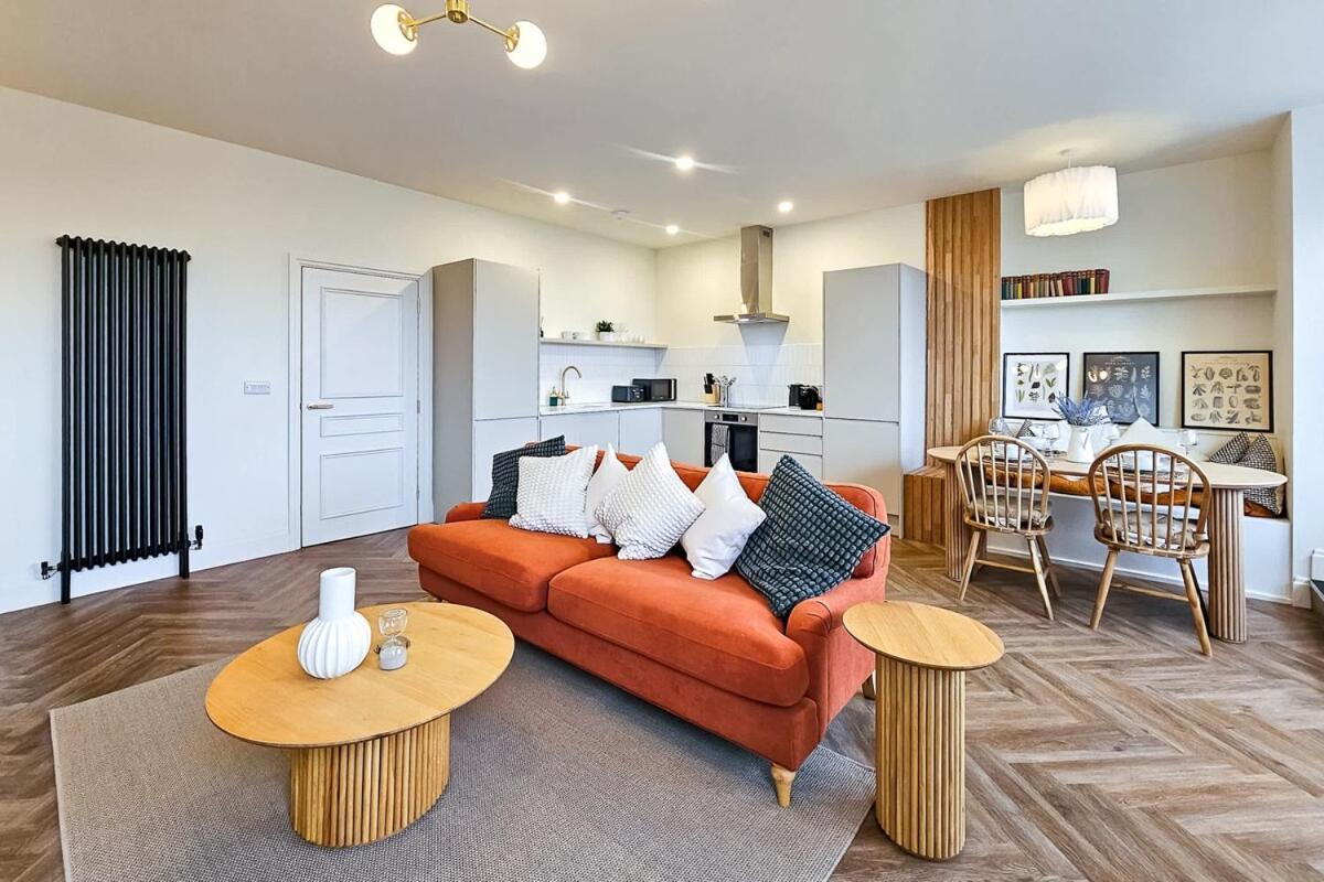 Luxury 2 Bed Townhouse Apartment, Centre Apartment *