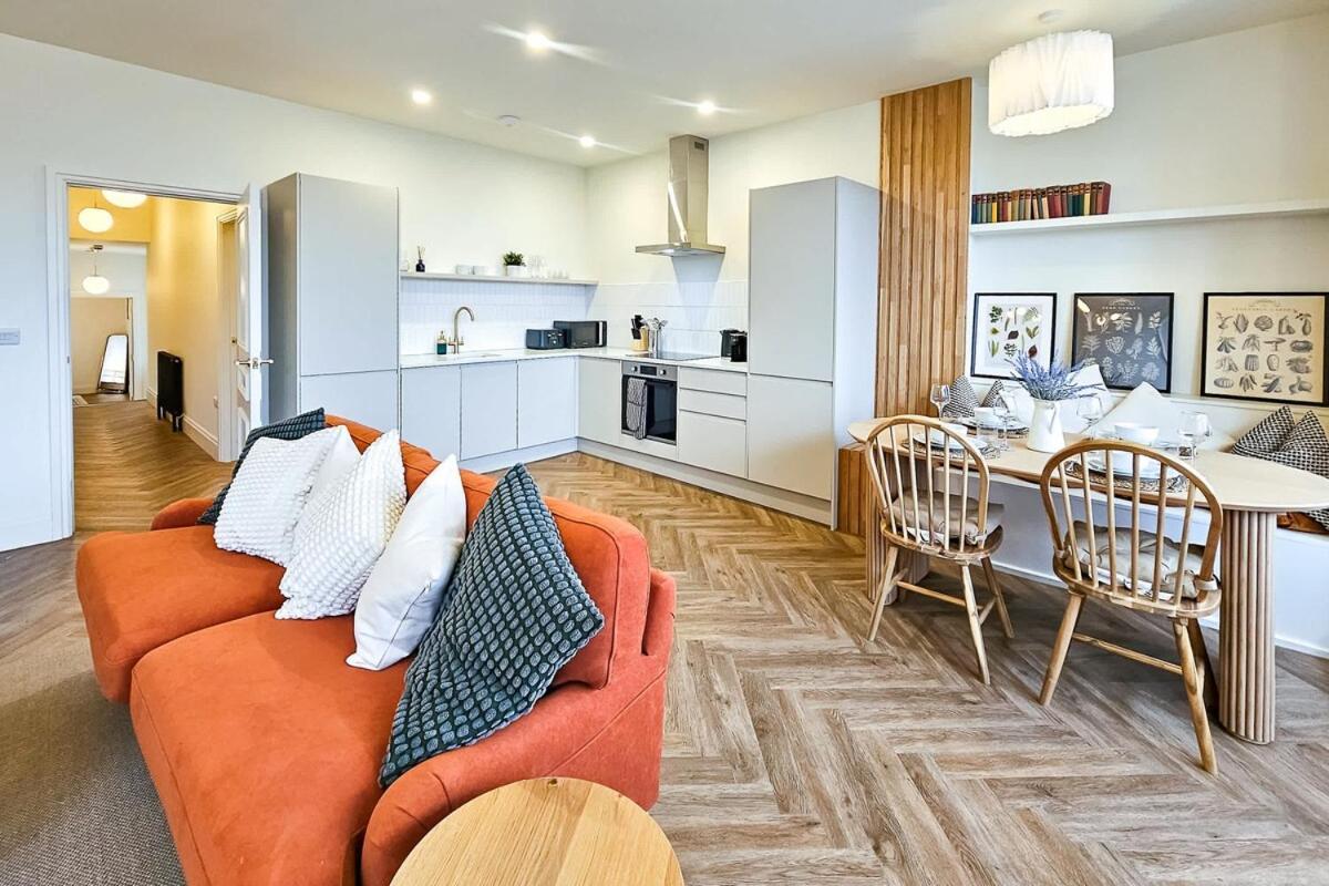 Luxury 2 Bed Townhouse Apartment, Centre *