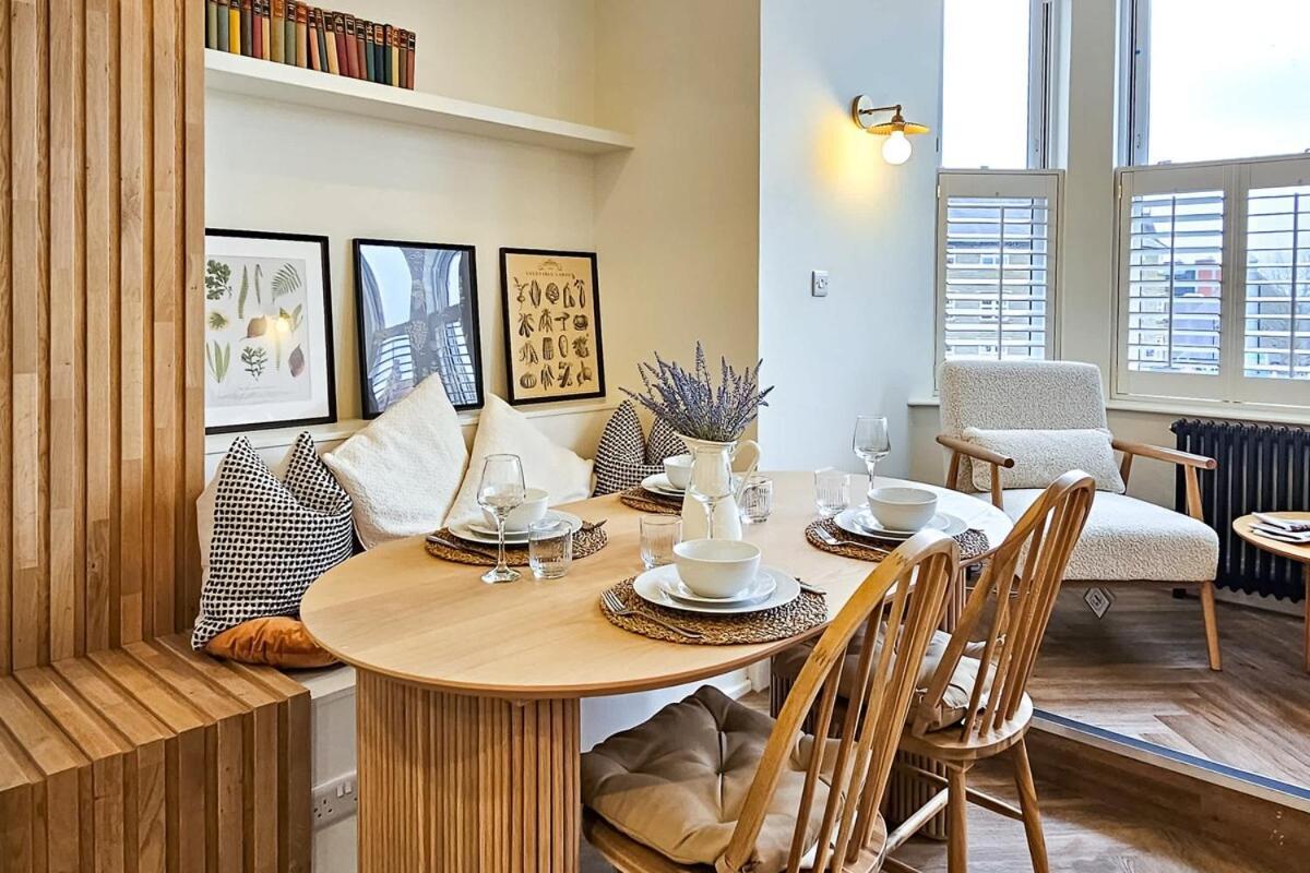 Luxury 2 Bed Townhouse Apartment, Centre Apartment *